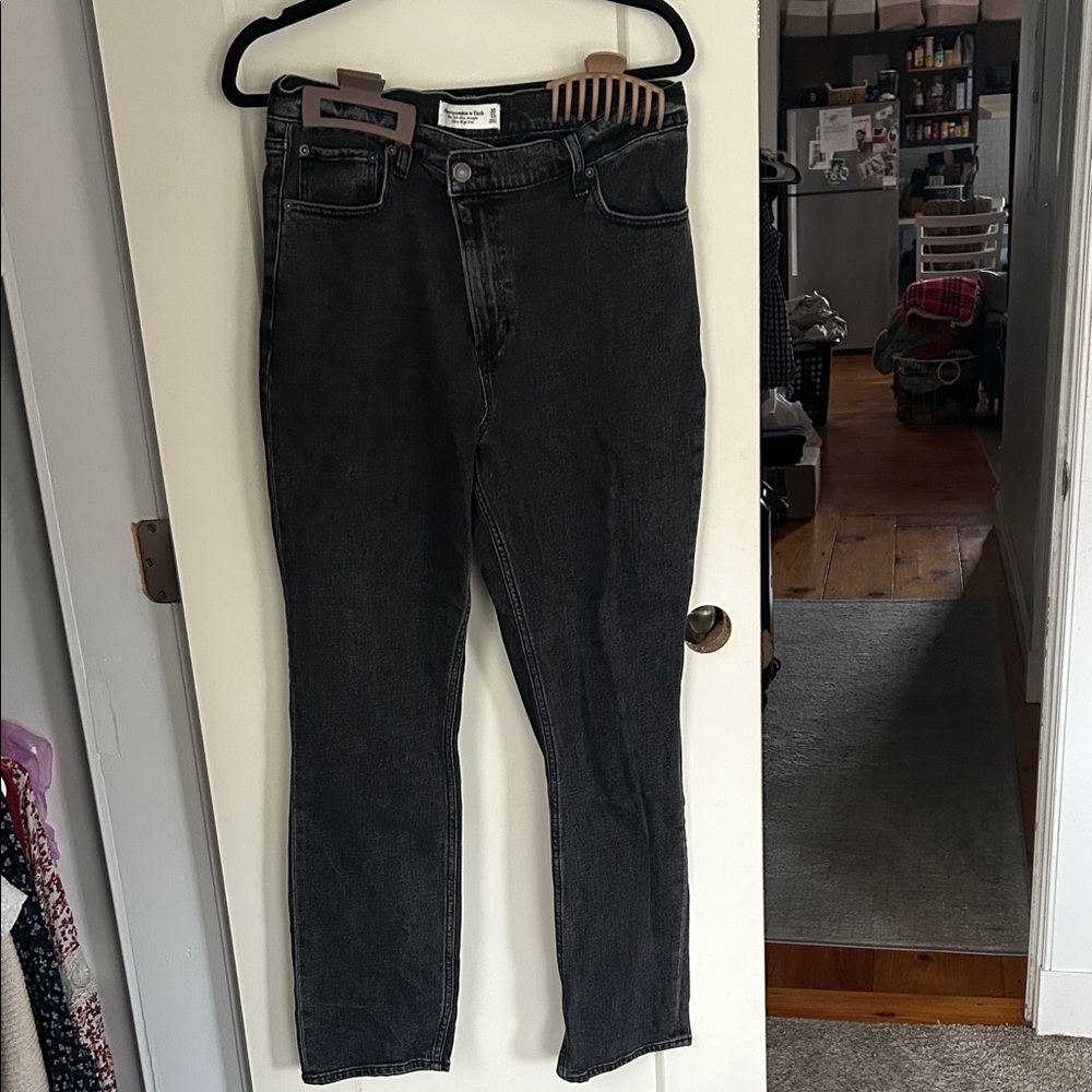 90’s Slim Straight Ultra High Ride Abercrombie Black Denim Jeans